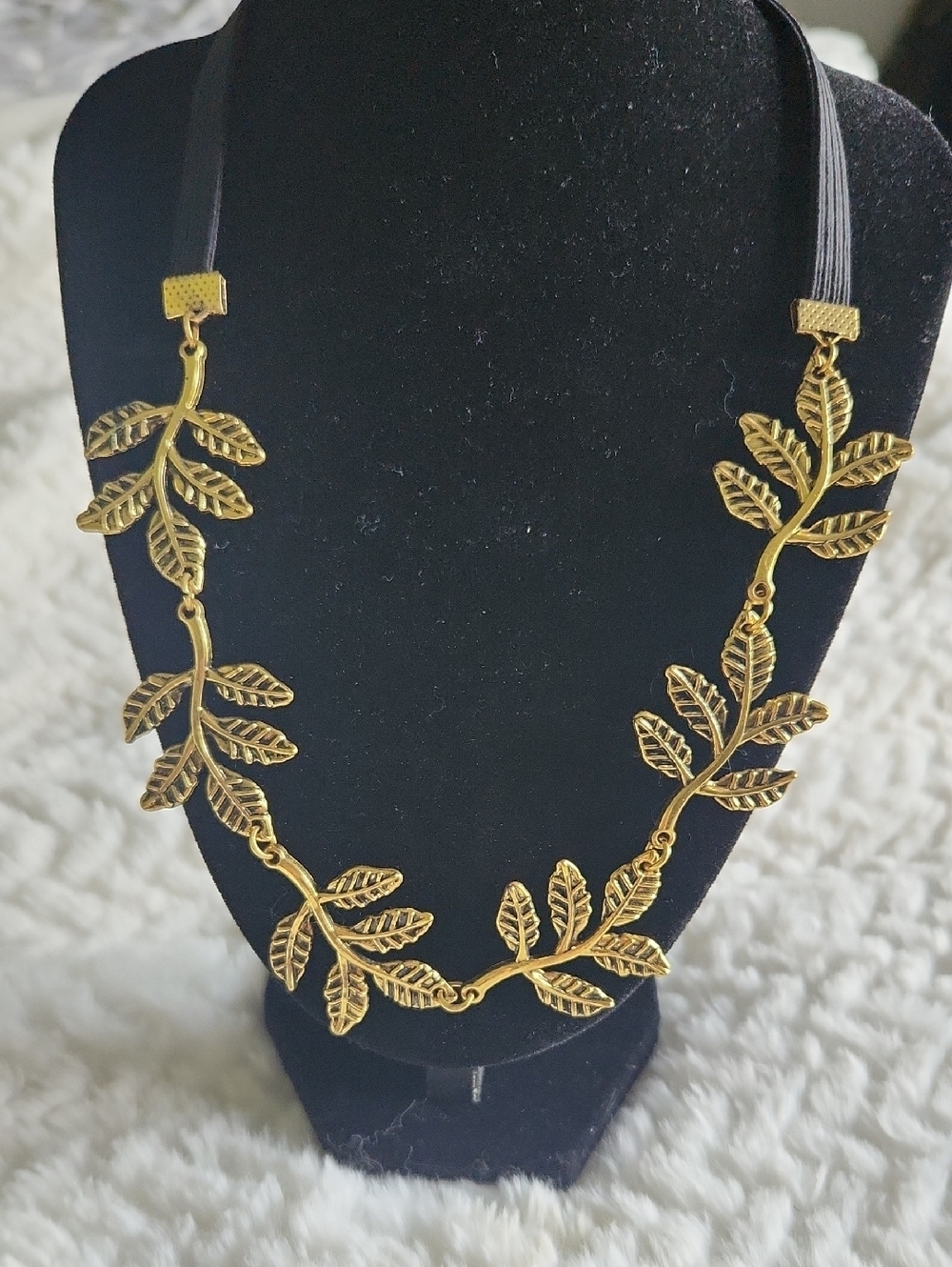 Gold Leaf Vine Necklace - Elegant Women's Bohemian Jewelry